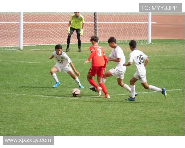 重庆足球队配合引发热议球迷对战术和默契提出质疑 重庆足球队配合引发热议球迷对战术和默契提出质疑