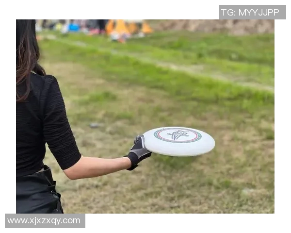 飞盘梦想与人生哲学的交织:黄娜的深度对话之旅 飞盘梦想与人生哲学的交织:黄娜的深度对话之旅