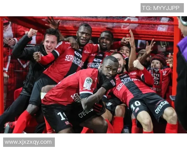 甘冈与瓦朗谢激战正酣谁能在法甲赛场上笑到最后