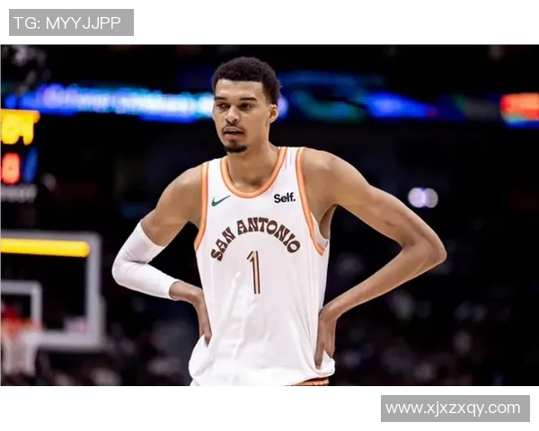 马刺与骑士常规赛精彩对决回顾球员表现与战术分析全景呈现