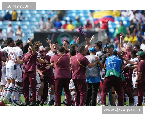 弗鲁米与巴国际的激烈对决展现足球魅力与战术智慧的巅峰较量 弗鲁米与巴国际的激烈对决展现足球魅力与战术智慧的巅峰较量