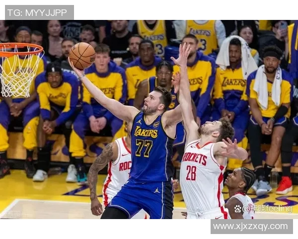 湖人火箭最新对决回顾与分析球星表现与战术对抗全景呈现